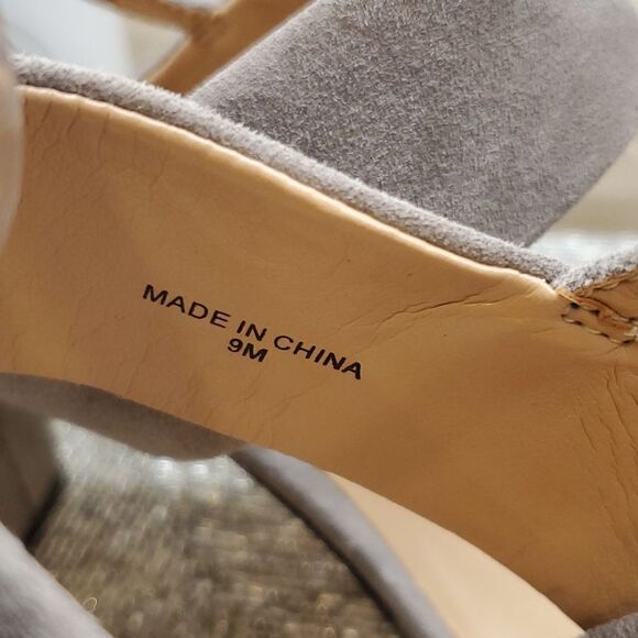 BANANA REPUBLIC Gray Suede Sandals - Size 9 - Picture 5 of 9